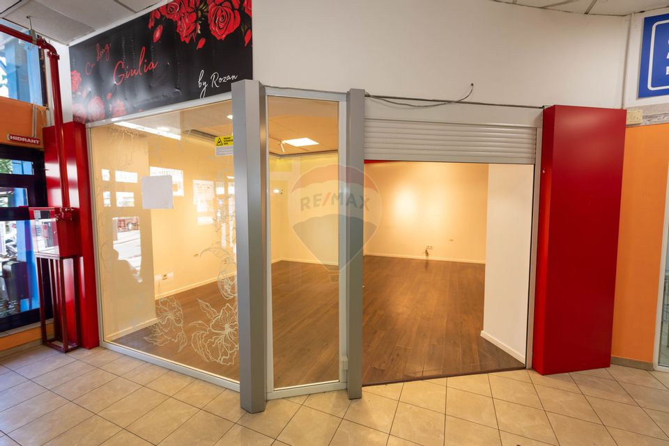 Spatiu comercial de inchiriat 33 mp Domino Plaza Bulevardul Lacul Tei