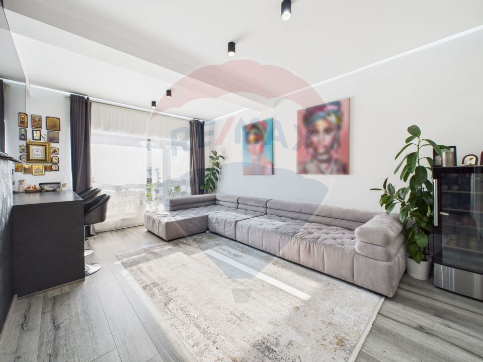 Apartament de vanzare - 3 camere 102mp + Terasa cu foisor 45mp