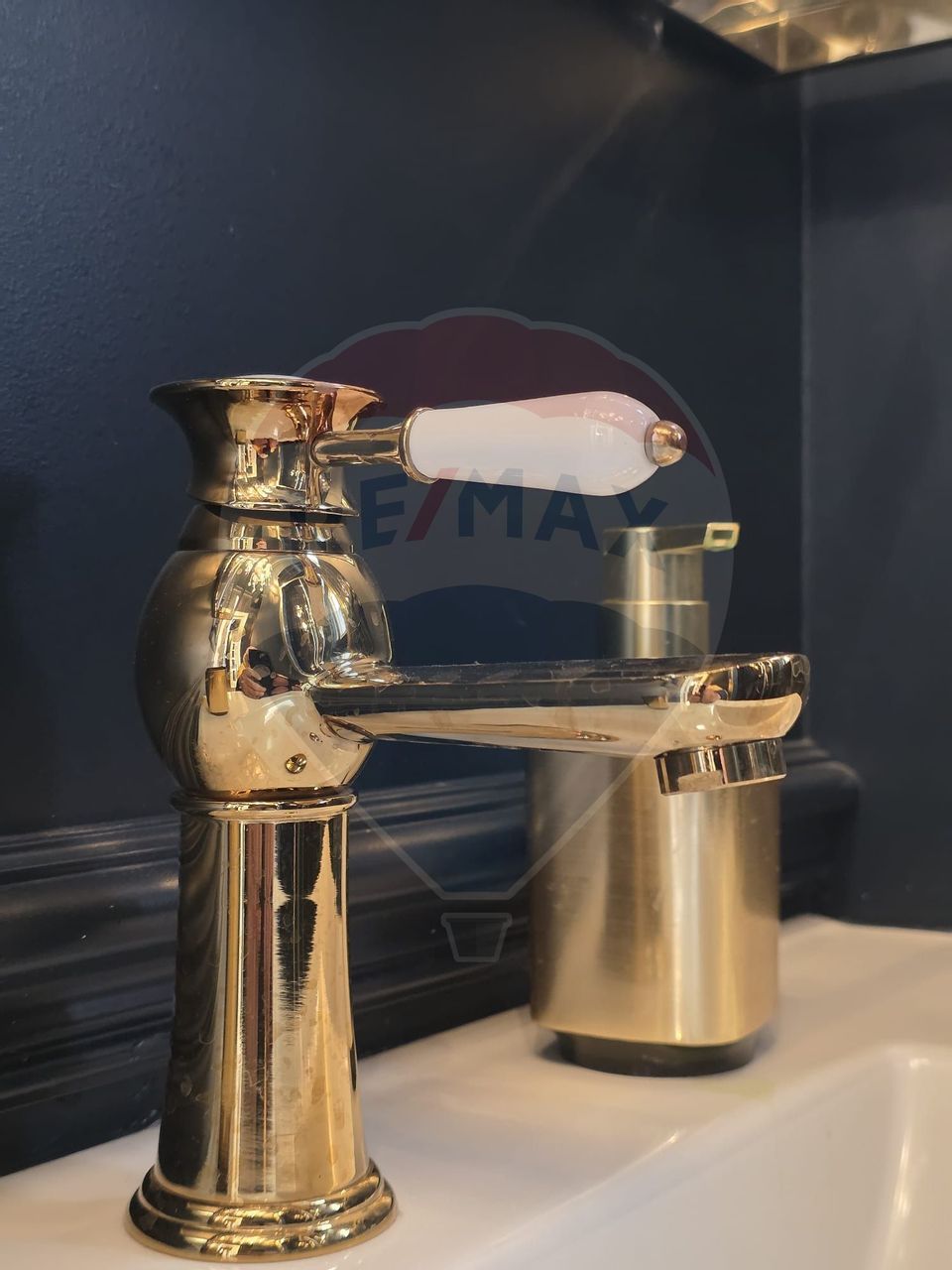 Apartament de lux în stil baroc cu 2 camere de închiriat în zona Dacia