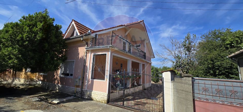 8 room House / Villa for sale, Central area