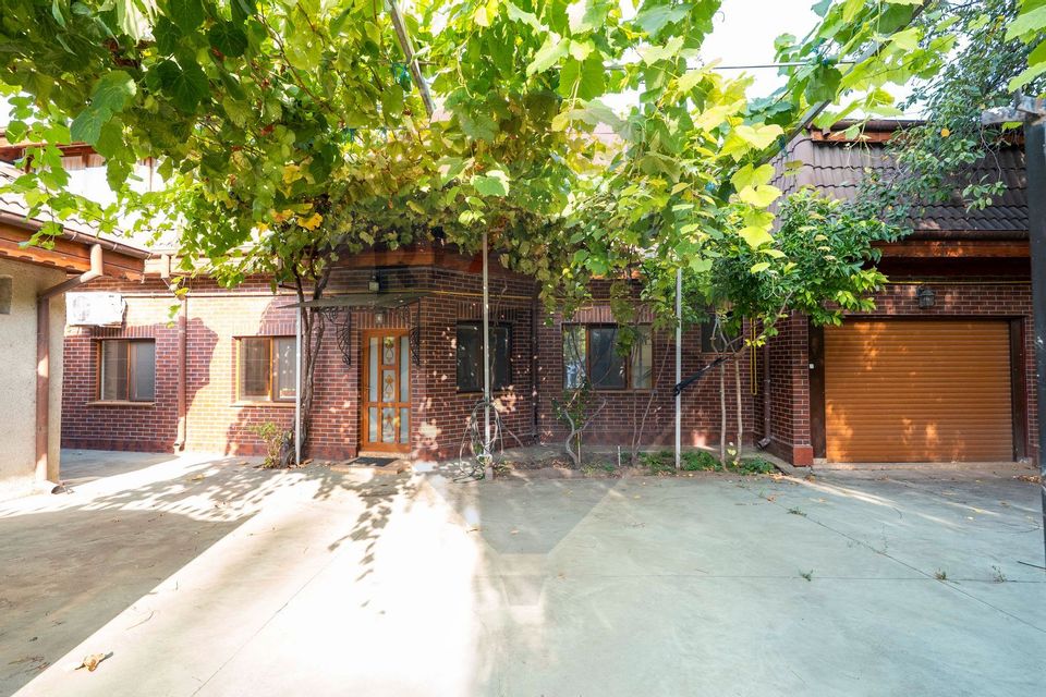 Casă 5 camere de închiriat în zona Centrala