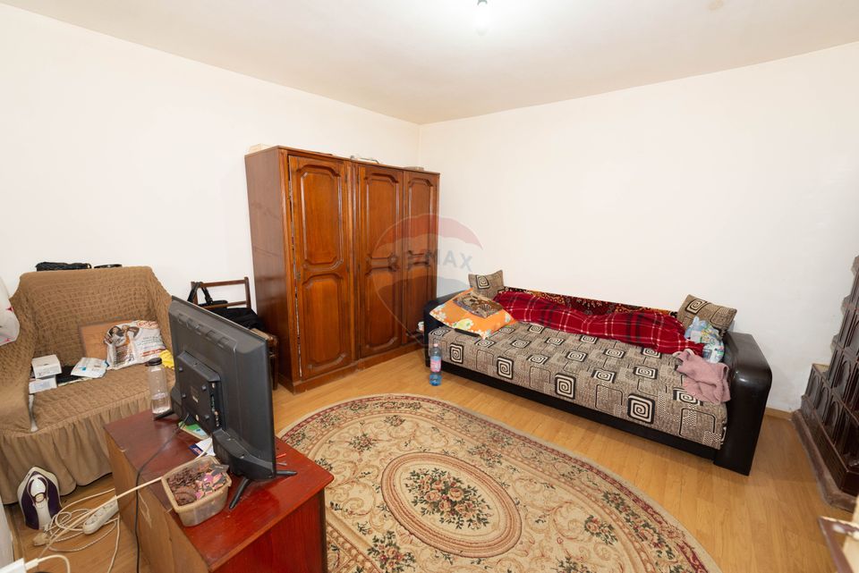 Casă de vânzare si teren 266mp în zona Giulesti