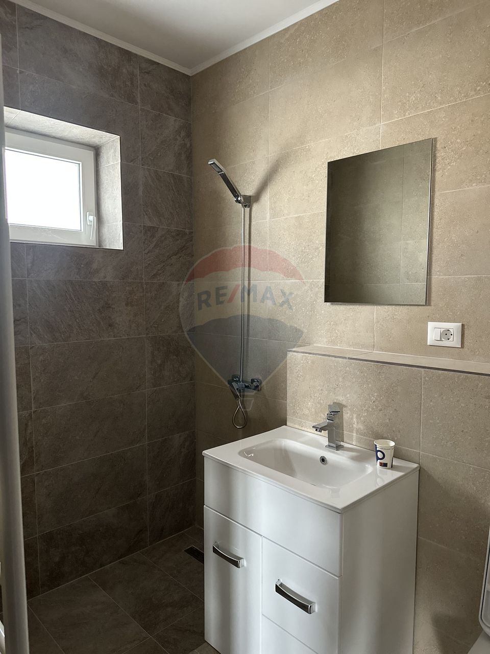 690sq.m Commercial Space for rent