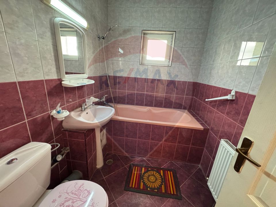 Apartament de vanzare - 4 camere- decomandat-Bistrita Lac