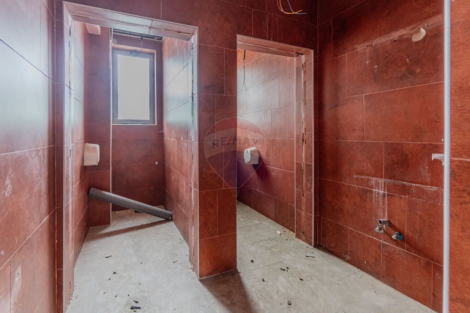 Cladire de 902 mp utili de vânzare, zona Grivitei - DN 13, COMISION 0