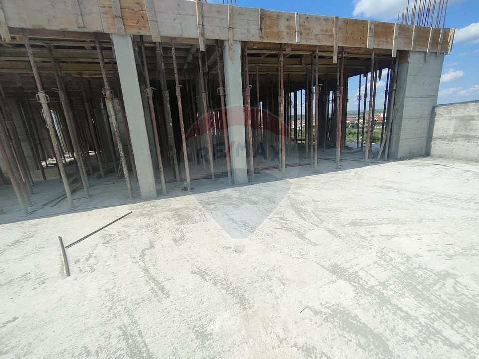 Apartament de vanzare cu gradina