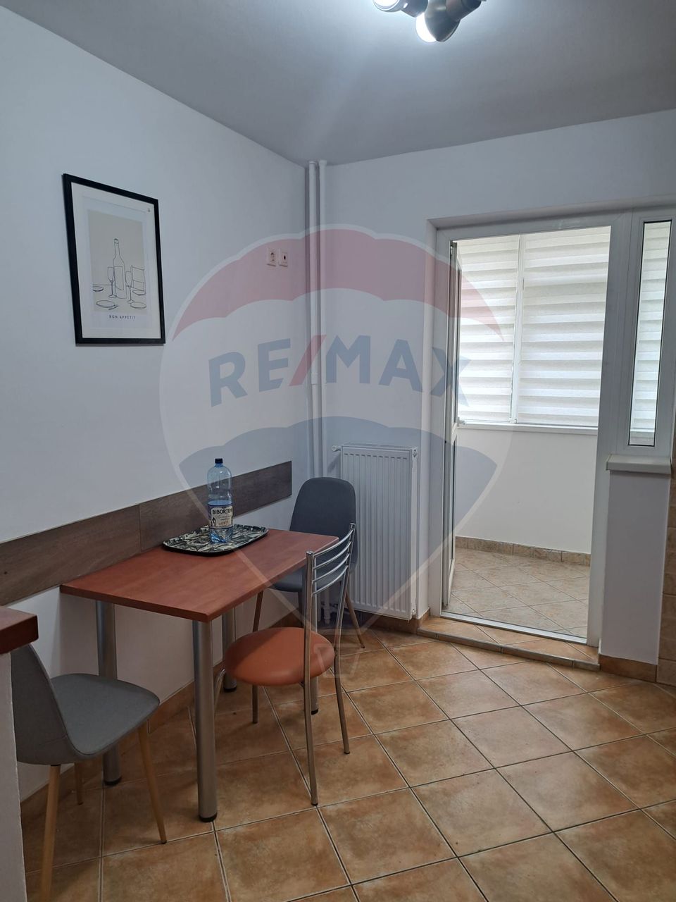 Inchiriere apartament cu 3 camere Tei semimobilat imobil 1983