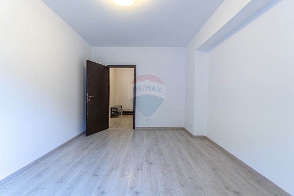 Apartament cu 4 camere de închiriat Tampa Gardens Racadau etaj 10/12