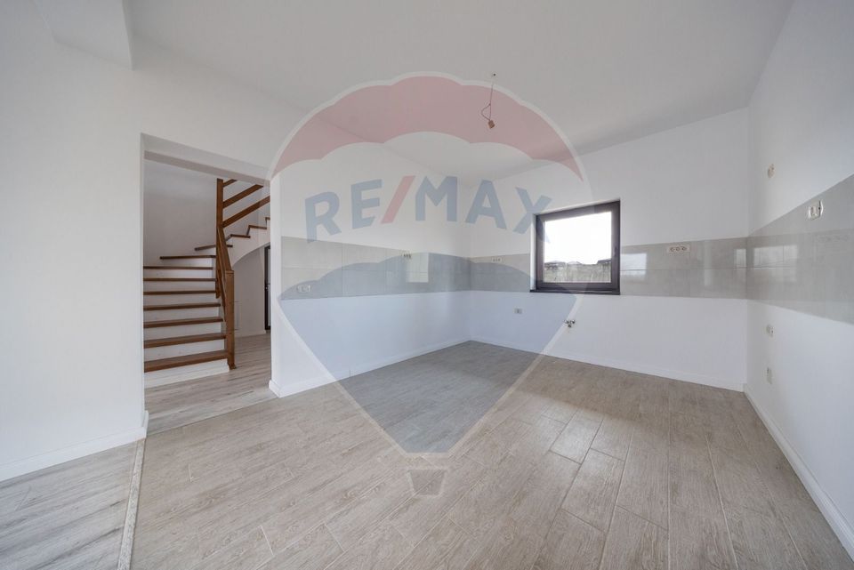 4 room House / Villa for sale