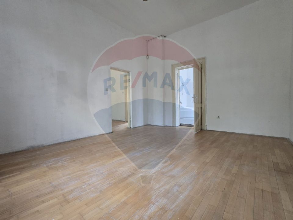 DE VANZARE Casă / Vilă cu 11 camere de vânzare în zona Parcul Carol