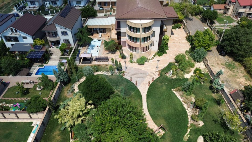 Vila cu piscina si teren 2350mp de vanzare in Mamaia Sat