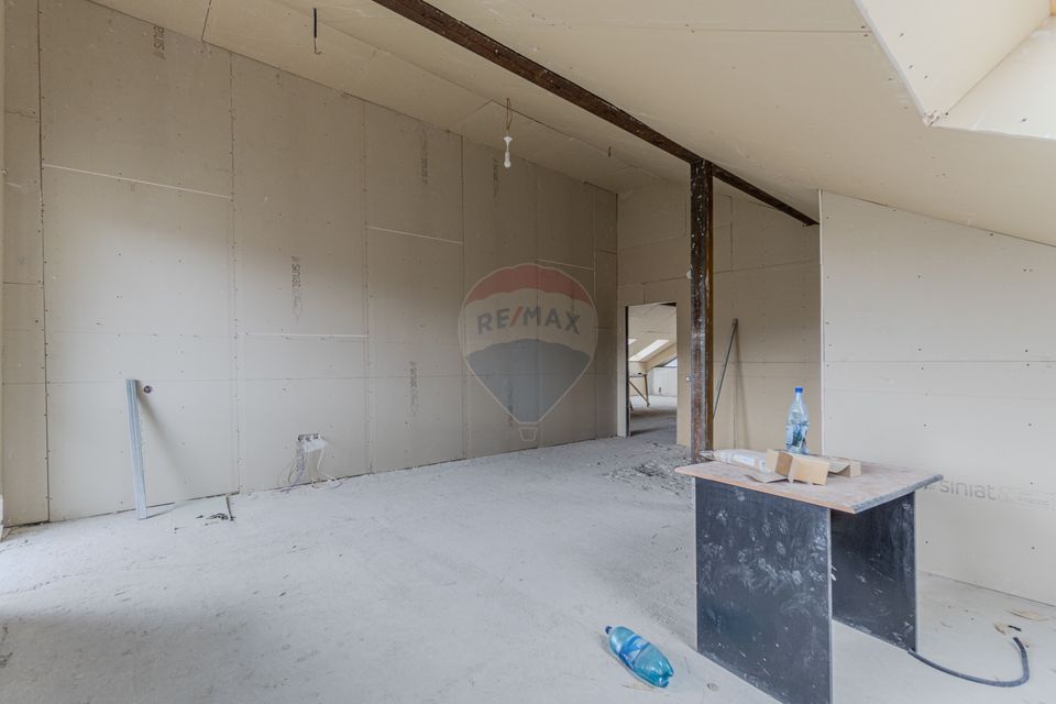 Cladire de 902 mp utili de vânzare, zona Grivitei - DN 13, COMISION 0