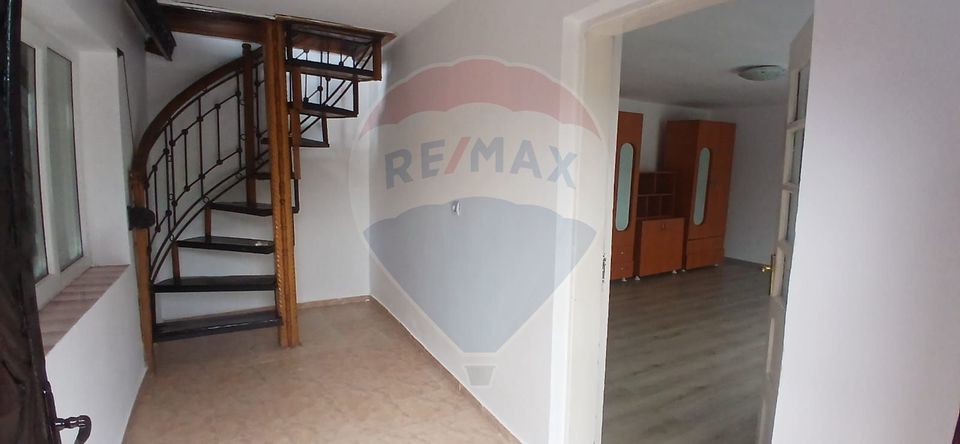 8 room House / Villa for sale