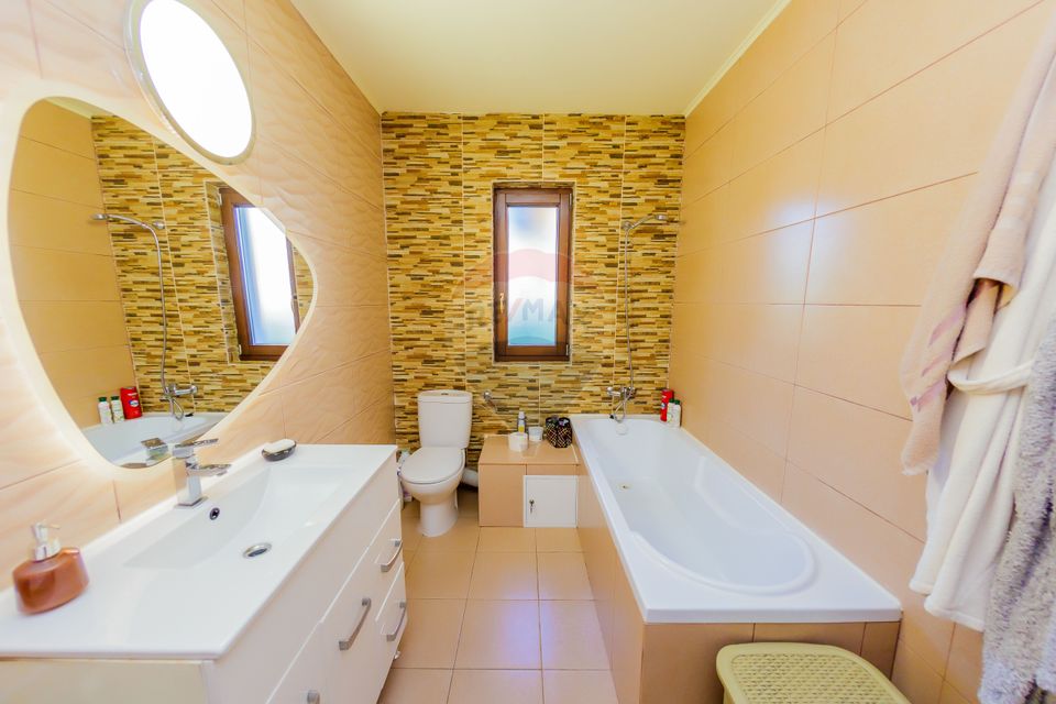 Casă cu 3 camere de vânzare