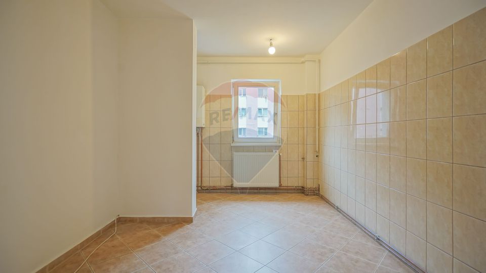 Vanzare apartament  4 camere zona Faget