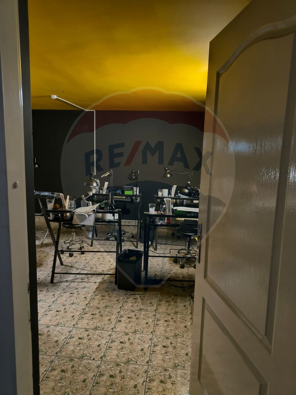 165sq.m Commercial Space for rent, Plopilor area