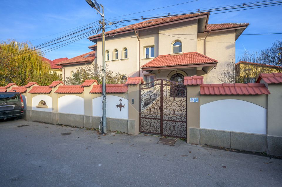 18 room House / Villa for rent, Central area