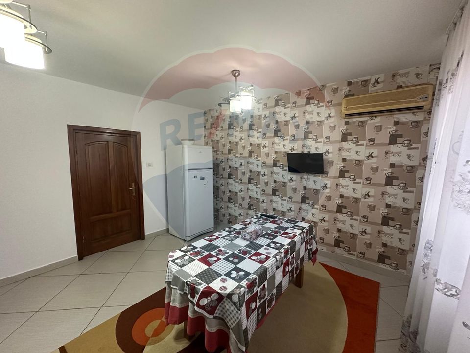 Casă spațioasă 6 camere, 2 băi, garaj spatios și terasă