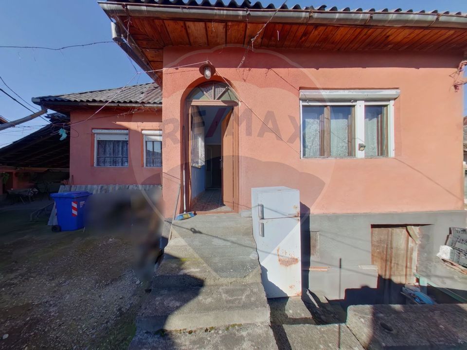 Casă cu 5 camere de vânzare, str. Crișan