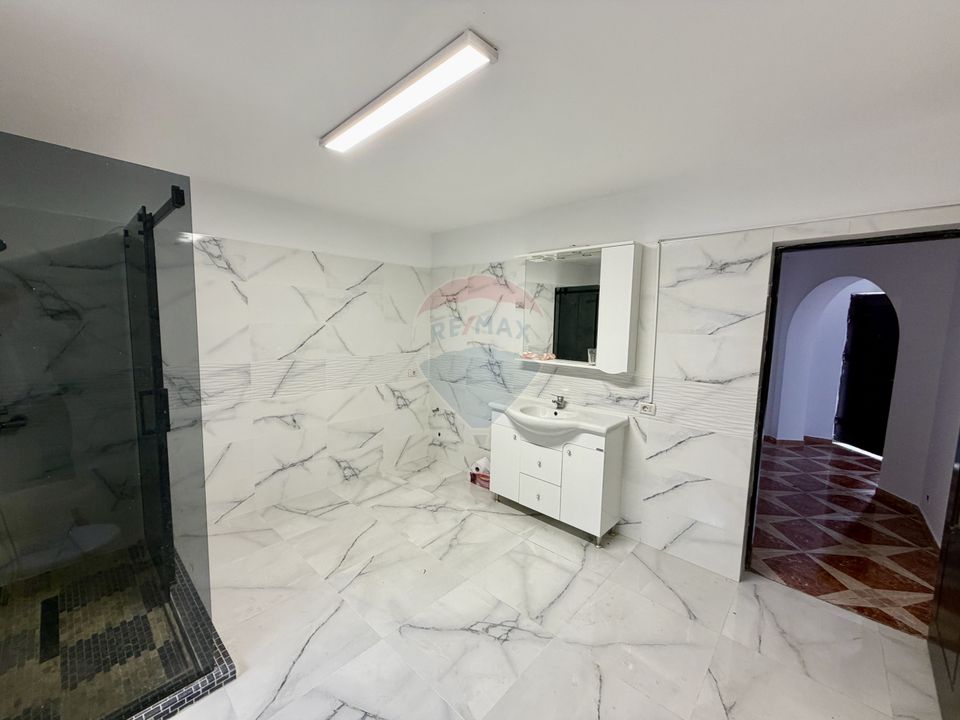 Casă / Vilă cu 8 camere