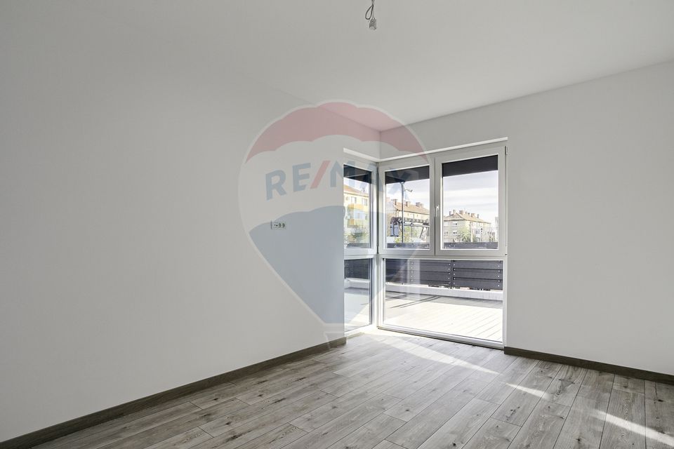 Apartament 3 camere + terasa de 75.28 m² Adora Park