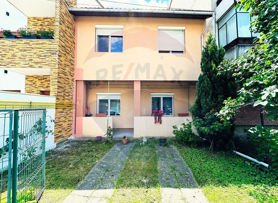 Casă / Vilă cu 5 camere de vânzare în zona Cetatii