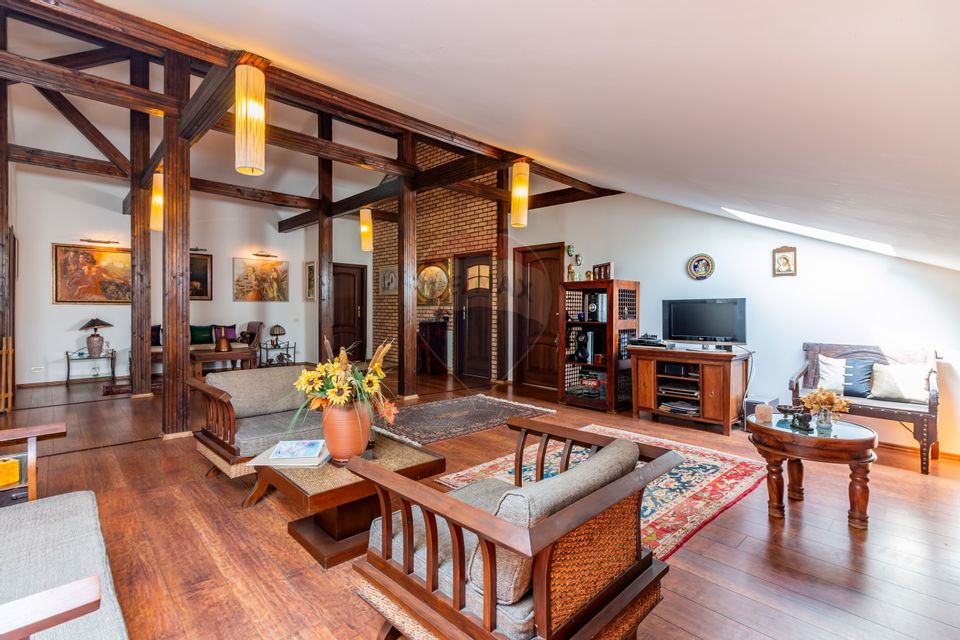 8 room House / Villa for sale