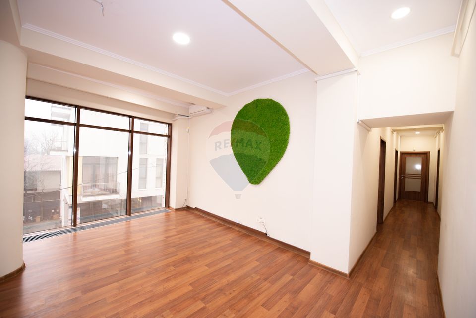 Apartament 3 camere, 97 mp, nemobilat, metrou Eroii Revolutiei