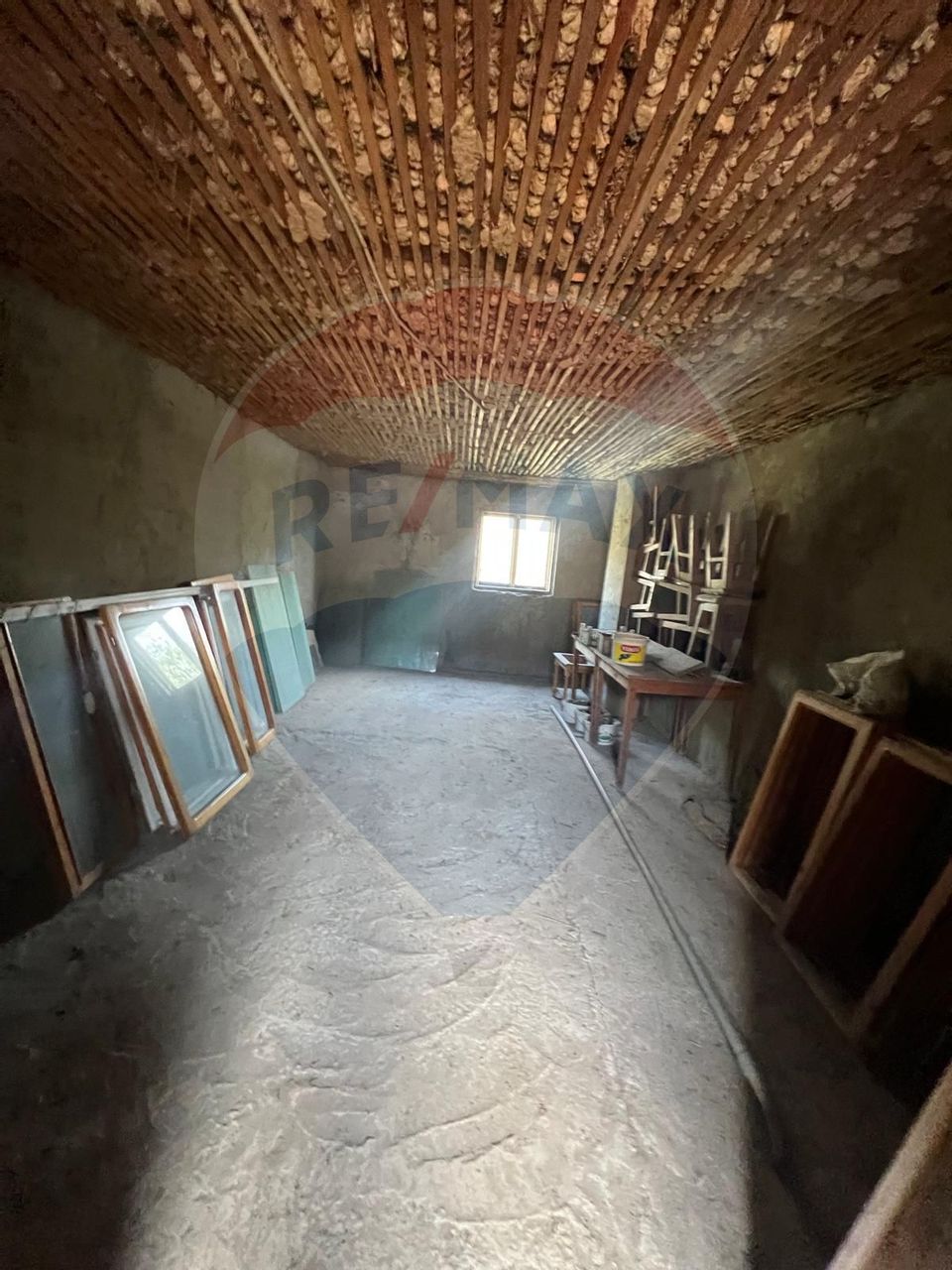 Casă cu 6 camere de vânzare