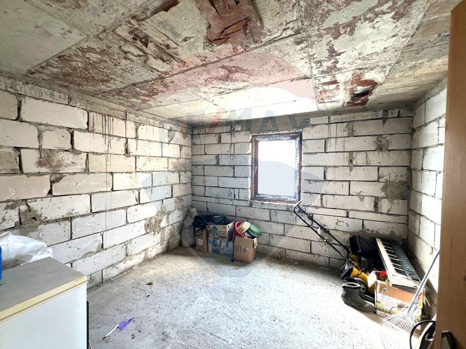 Casă / Vilă cu 6 camere de vânzare în BUHUȘI Județul BACĂU