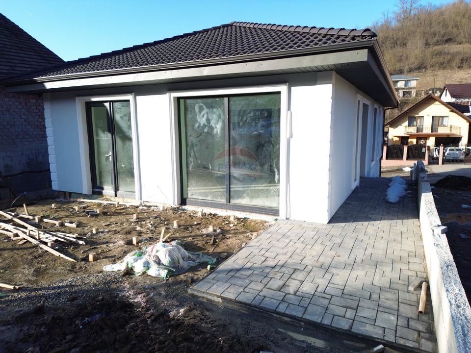 Casa noua cu 4 camere- Medias