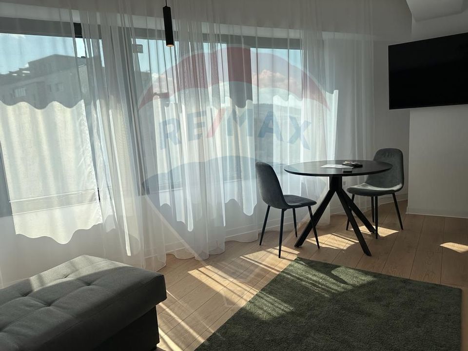 Apartament cu 2 camere modern de închiriat cu priveliște superba