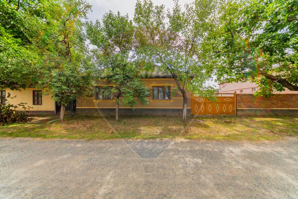 Casă cu 4 camere și teren 540 m în Pecica – Zonă excelentă