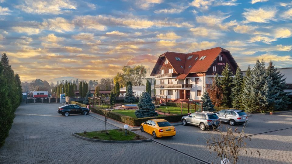 HOTEL,PISCINA SI CORT DE EVENIMENTE | 18080 MP TEREN | GRIVITEI BRASOV