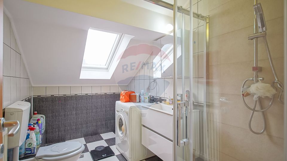 Vilă cu Teren Generos - Tractorul, Potrivită pentru Locuit sau Afacere