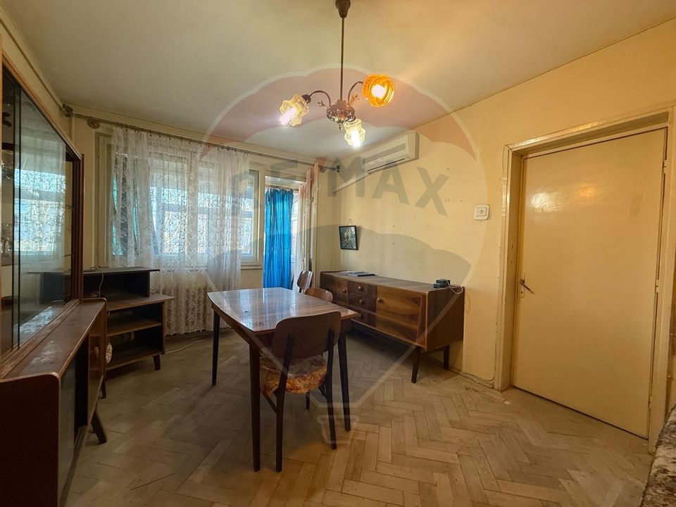 Apartament de vanzare 3 CAMERE în zona Spital Constanta