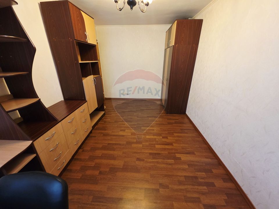 Apartament cu 4 camere de vânzare în zona Calea Romanului