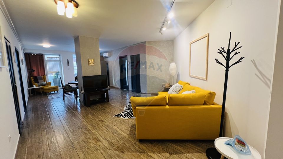 Apartament cu 3 camere de închiriat în zona ultracentralǎ
