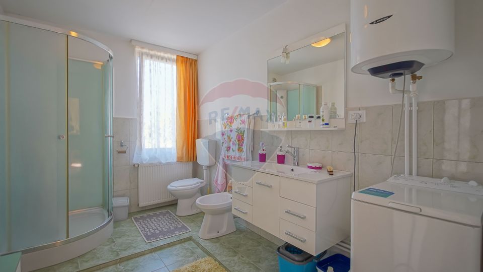 Vilă în zona Glăjărie, 10 camere, Sp + E + M, teren 2789 mp