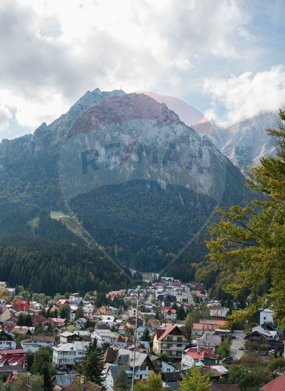 Hotel / Pensiune 3 stele cu 18 camere de vânzare -Busteni