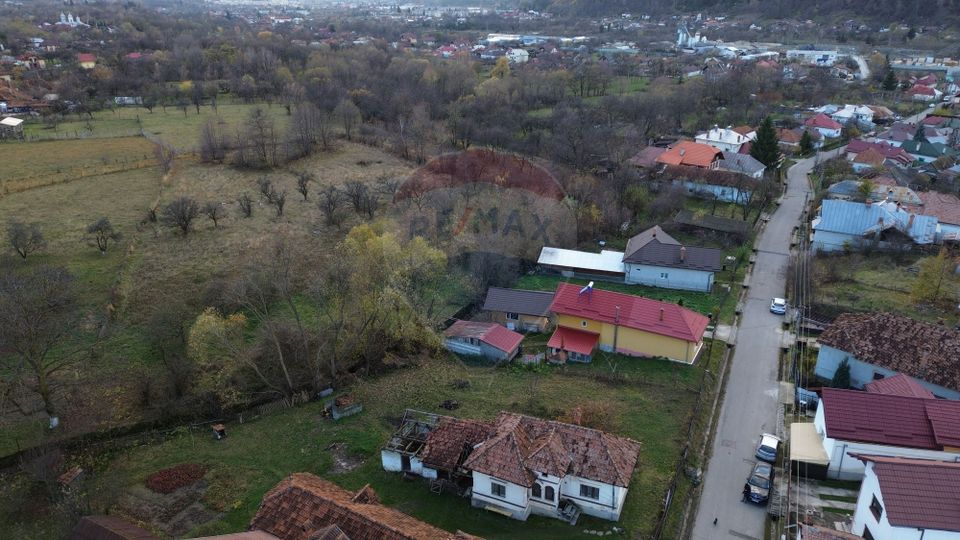 Casă si teren de vânzare in Leresti la super preț