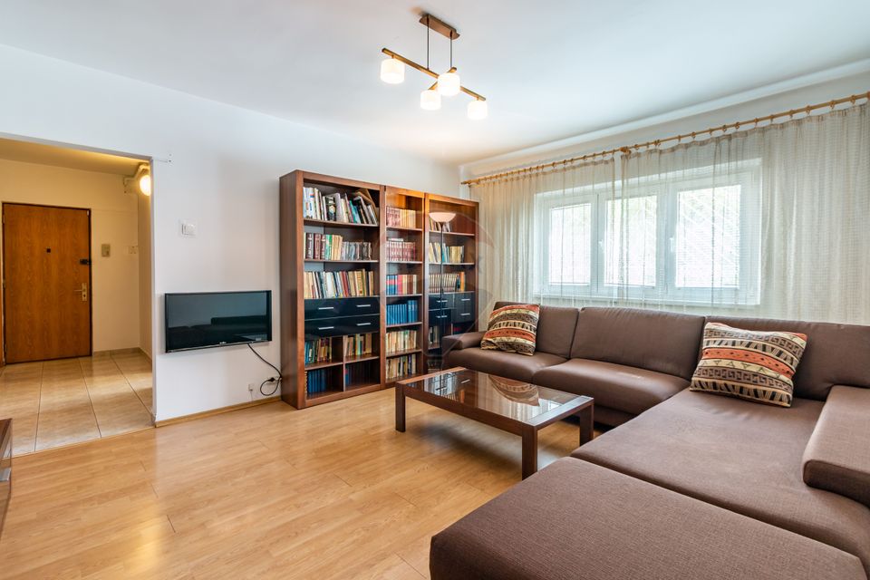 Apartament cu 3 camere de vânzare în zona Nerva Traian / Vlad Dracul