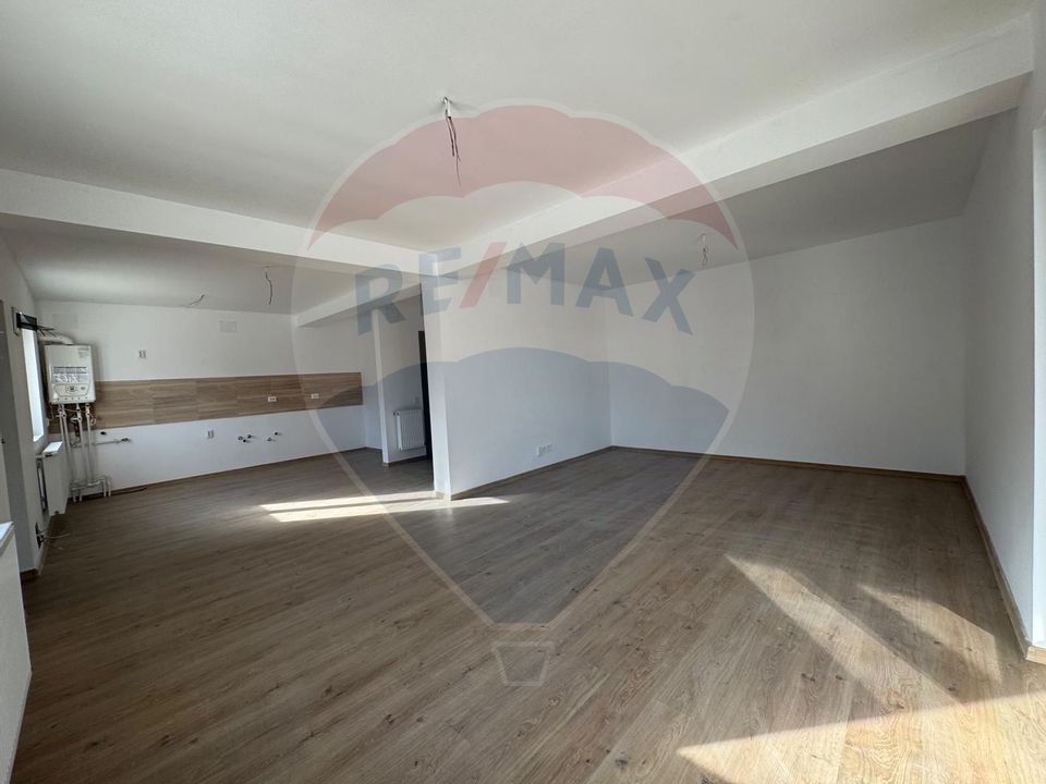House / Villa with 4 rooms Domnesti
