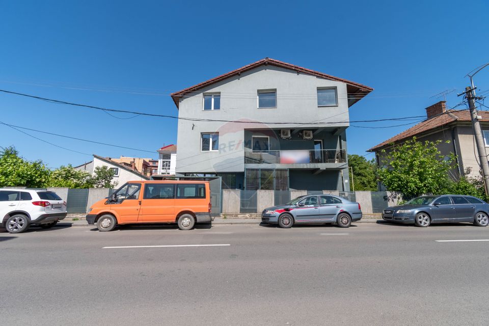 Casa cu 12 camere de inchiriat, Str. Traian