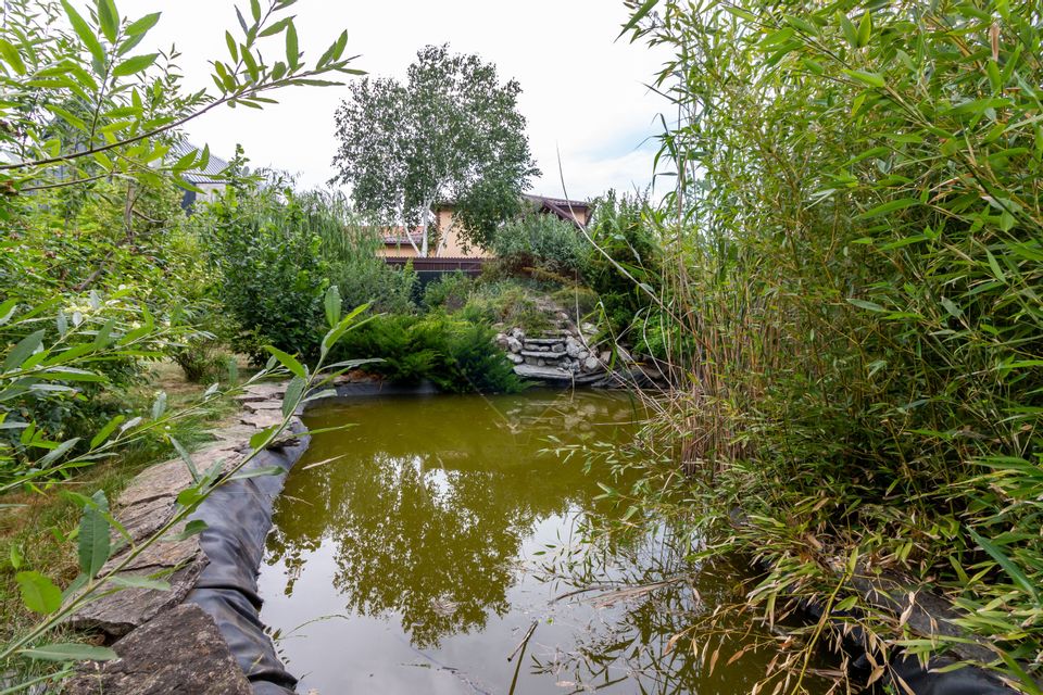 8 room House / Villa for sale