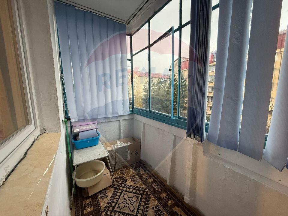 Apartament cu 3 camere de vânzare în zona Valea Aurie