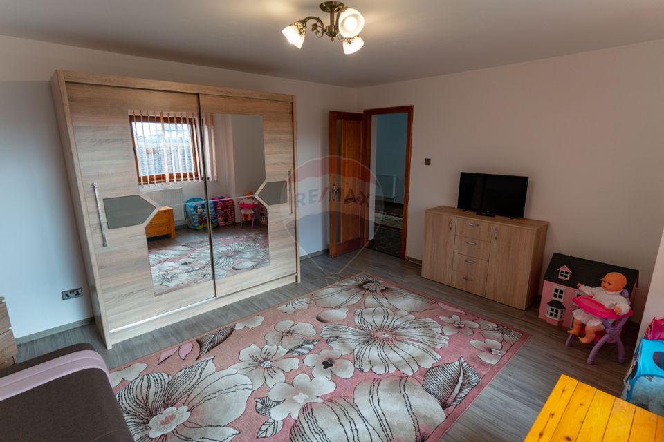 Special villa, 6 rooms , Simeria, jud. Hunedoara