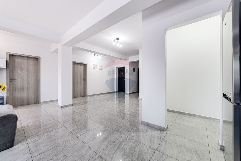 Apartament cu 3 camere zona Intim