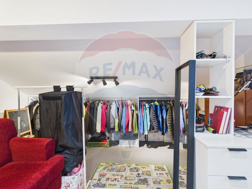 Modern villa 2011, with 5 rooms, 500sqm courtyard and garage