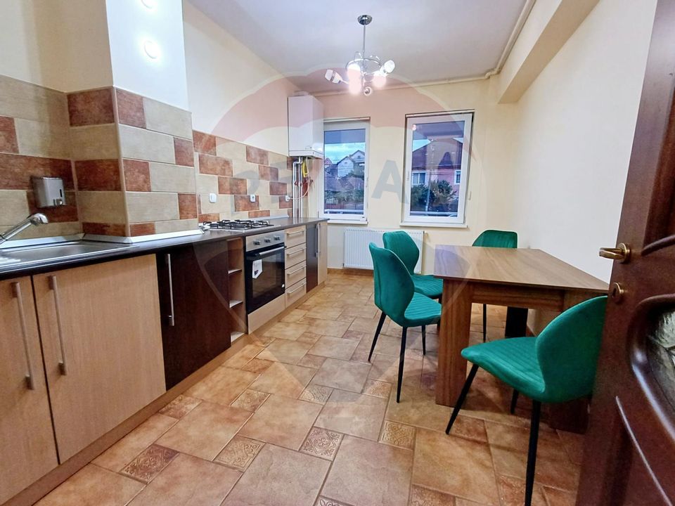 Apartament cu 4 camere de închiriat în zona Strand